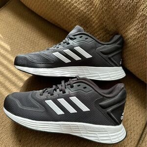 NEW Adidas Youth Black/White Shoes